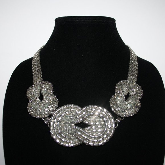 Beautiful silver knot necklace 21"